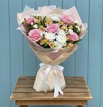 Букет цветов из:  Гвоздики, Орхидеи и Розы #REPLACE_PRED# Мингрельской