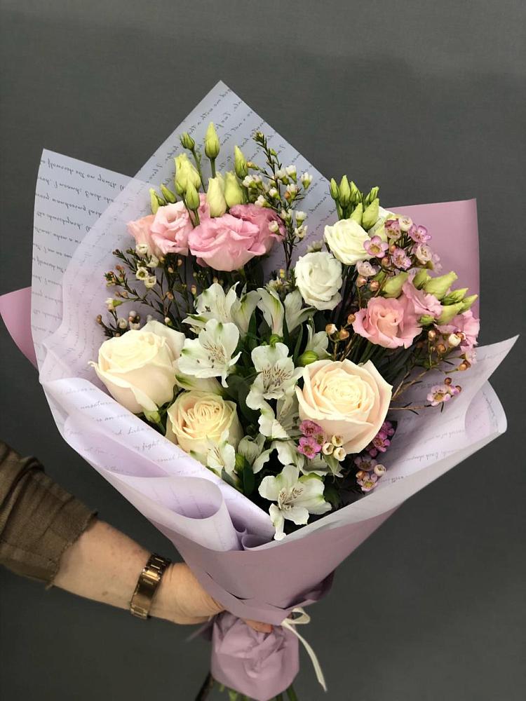 Букет цветов из: Альстромерии, Розы и Лизиантусы в Мингрельской