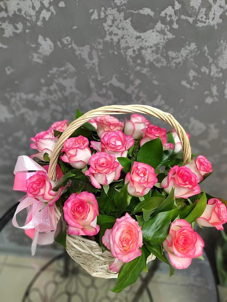 Цветочная композиция из Розы в корзине в Мингрельской
