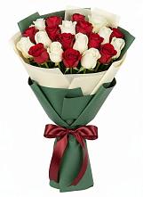 Букет Микс из красных и белых роз в Мингрельской