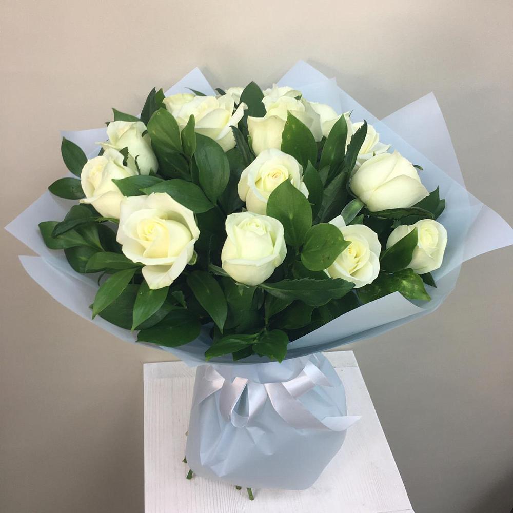 Букет 15 Белых роз Проуд в Мингрельской