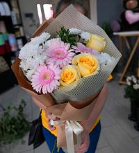Букет цветов из:  Герберы, Розы и Хризантемы в Мингрельской