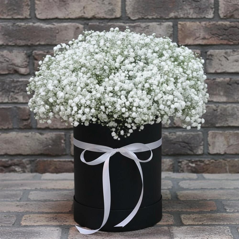 Цветочная композиция из Гипсофила в шляпной коробке в Мингрельской