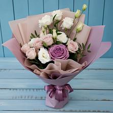 Букет цветов из:  Розы и Лизиантусы в Мингрельской
