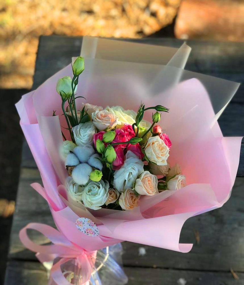 Букет цветов из: Розы и Лизиантусы в Мингрельской