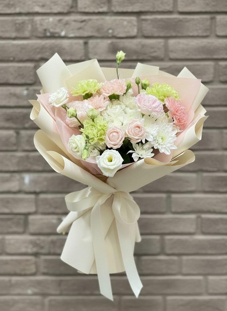 Букет цветов из: Гвоздики, Розы, Лизиантусы и Хризантемы в Мингрельской