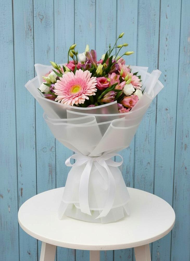 Букет цветов из: Герберы, Альстромерии и Лизиантусы в Мингрельской