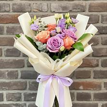Букет цветов из:  Лизиантусы и Розы в Мингрельской