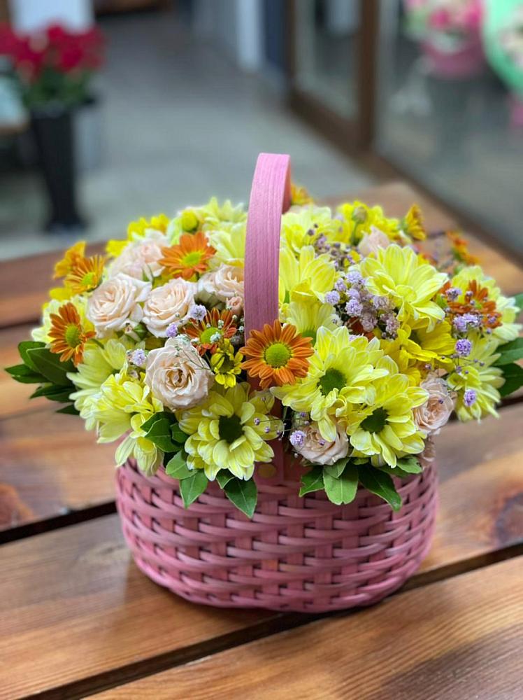 Цветочная композиция из Хризантемы и Розы в корзине в Мингрельской