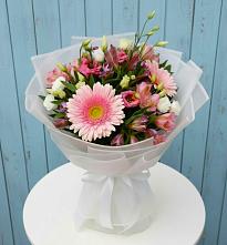 Букет цветов из:  Герберы, Альстромерии и Лизиантусы #REPLACE_PRED# Мингрельской