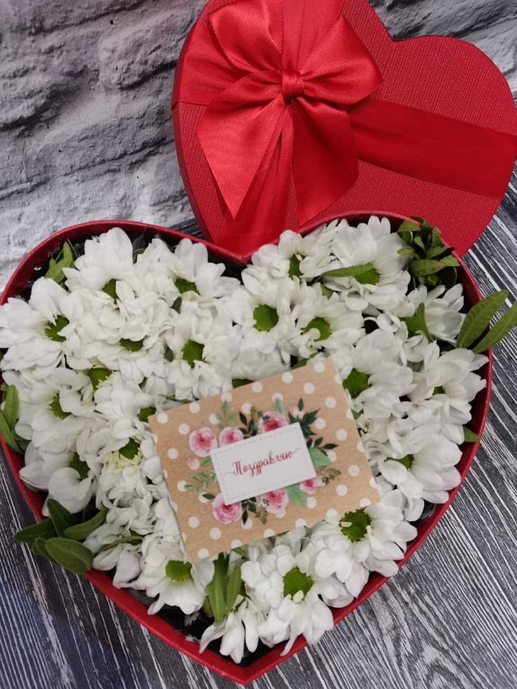 Цветочная композиция из Хризантемы в виде сердца в Мингрельской