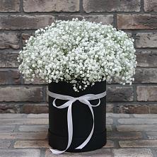 Цветочная композиция из Гипсофила в шляпной коробке в Мингрельской
