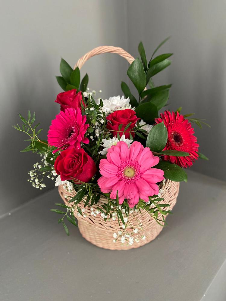 Цветочная композиция из Розы, Хризантемы и Герберы в корзине в Мингрельской