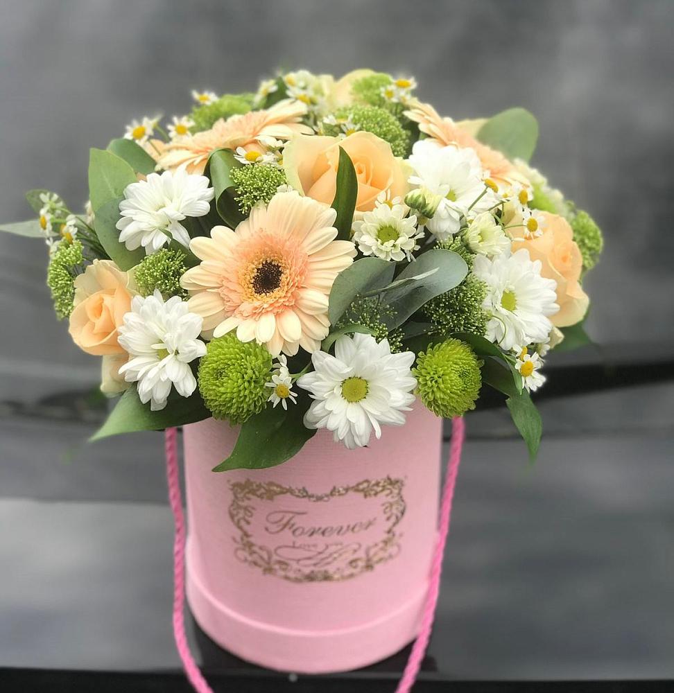 Цветочная композиция из Розы, Герберы и Хризантемы в шляпной коробке в Мингрельской