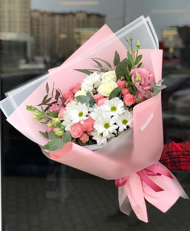 Букет цветов из: Розы, Лизиантусы и Хризантемы в Мингрельской