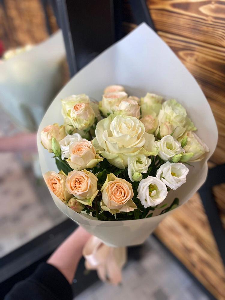 Букет цветов из: Розы и Лизиантусы в Мингрельской