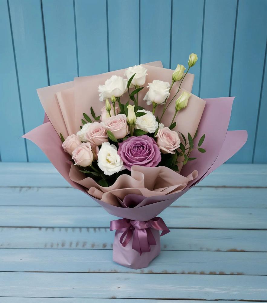 Букет цветов из: Розы и Лизиантусы в Мингрельской